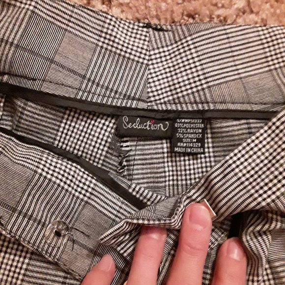 Dressy plaid print bermuda shorts *never worn* - Picture 4 of 4